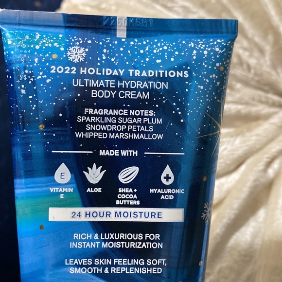 BATH & BODY WORKS SET. . . ICED SUGAR PLUM SCENT - Picture 4 of 6